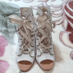 Sorel Open top lace yo bootie